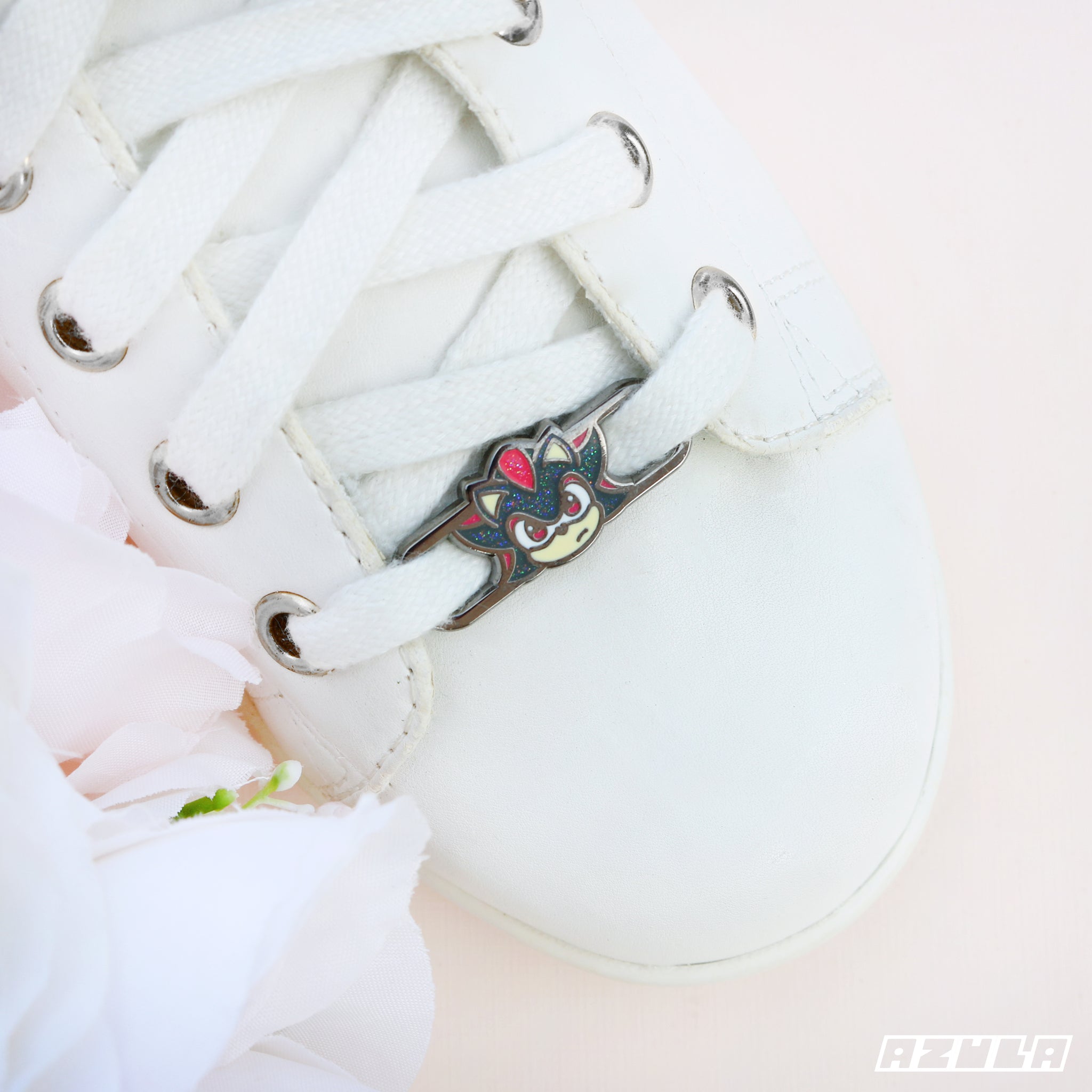 RED HEDGEHOG ✦ LACE LOCKS