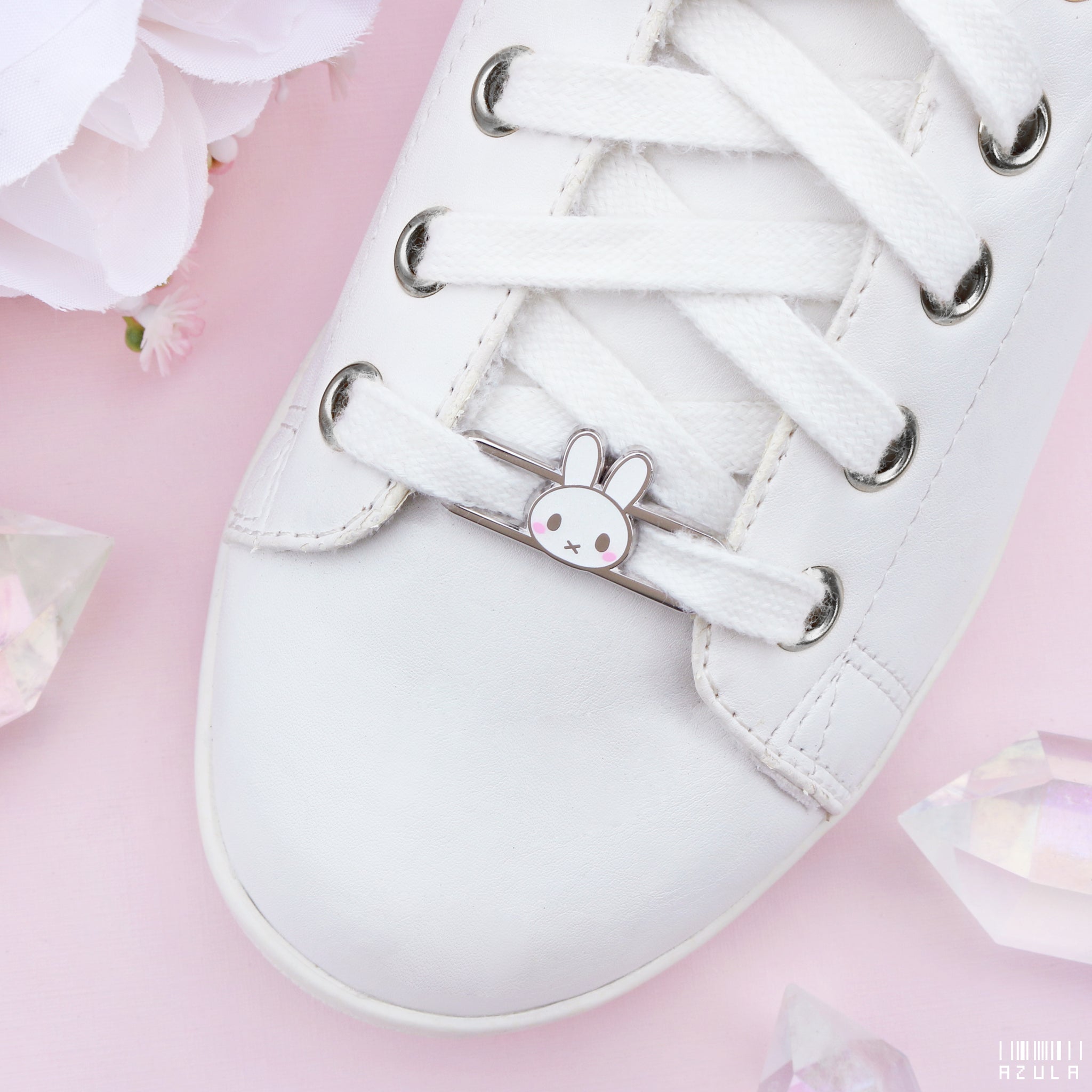 WHITE BUNNY ✦ LACE LOCKS