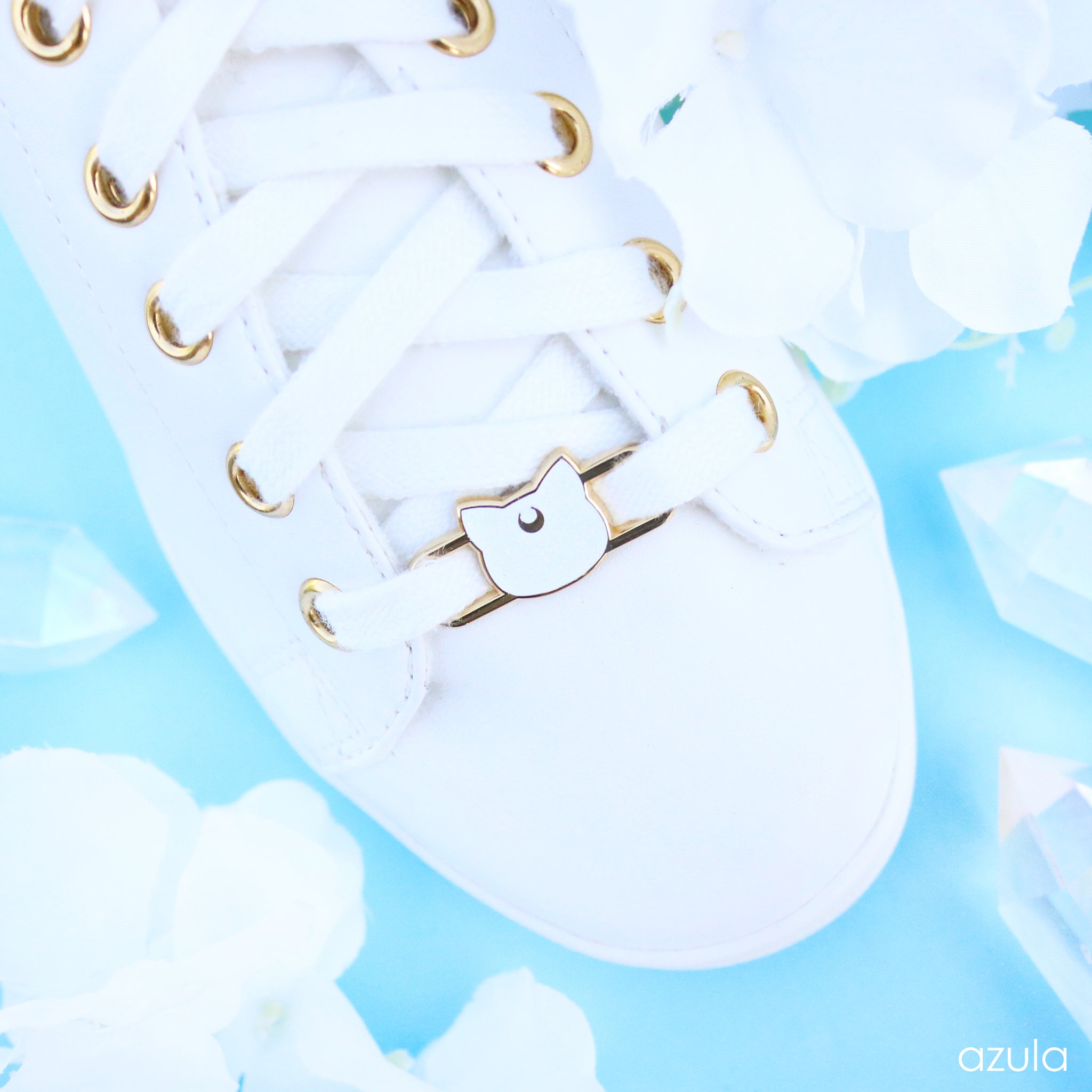ARTEMIS ✦ LACE LOCKS